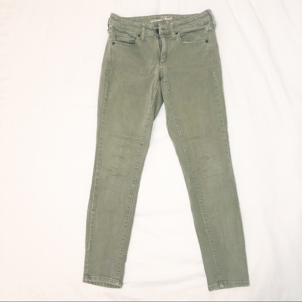 Army green skinny jeans 💚